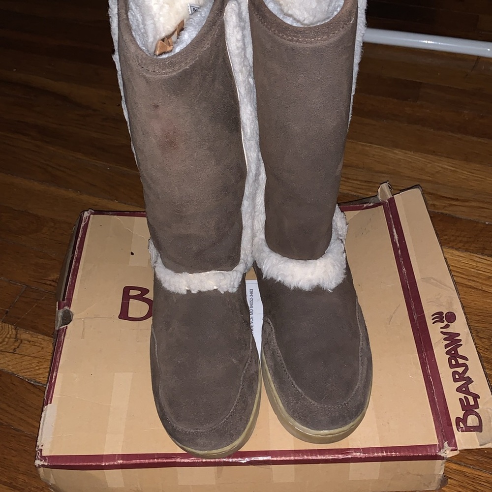 Bear Paws women’s size 10 in great shape already waterproof sprayed.